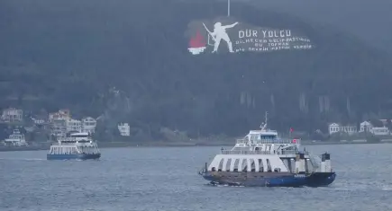 Bozcaada feribot seferlerine fırtına engeli