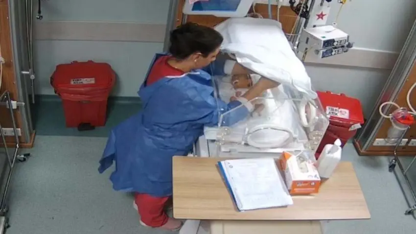 Hemşireden pişkin savunma: Bebeğe vurmadım, sadece dokundum haberinin görseli