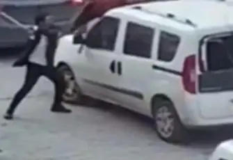 İzmir'de  sopalı yol kavgası