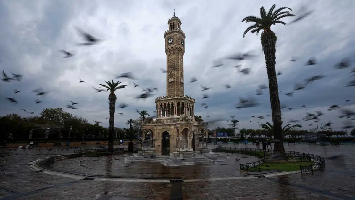 İzmir hafta içi yağmura teslim haberinin görseli