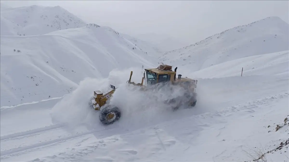 Karla mücadele ve afet hazırlıkları aralıksız devam ediyor haberinin görseli