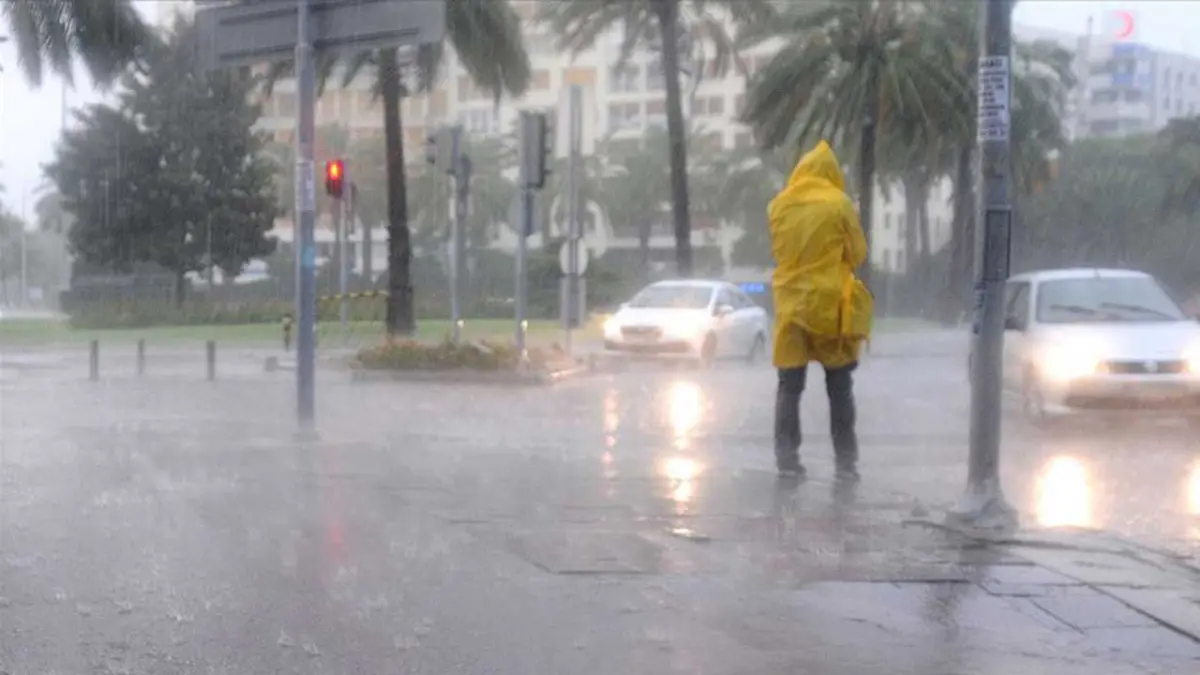 Meteoroloji’den Kıyı Ege için uyarı: Metrekareye 75 kg yağmur düşebilir haberinin görseli
