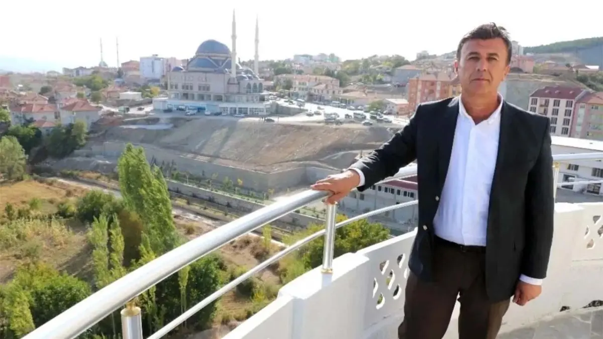 Yeniden Refah Partili Belediye Başkanı ihraç edildi haberinin görseli