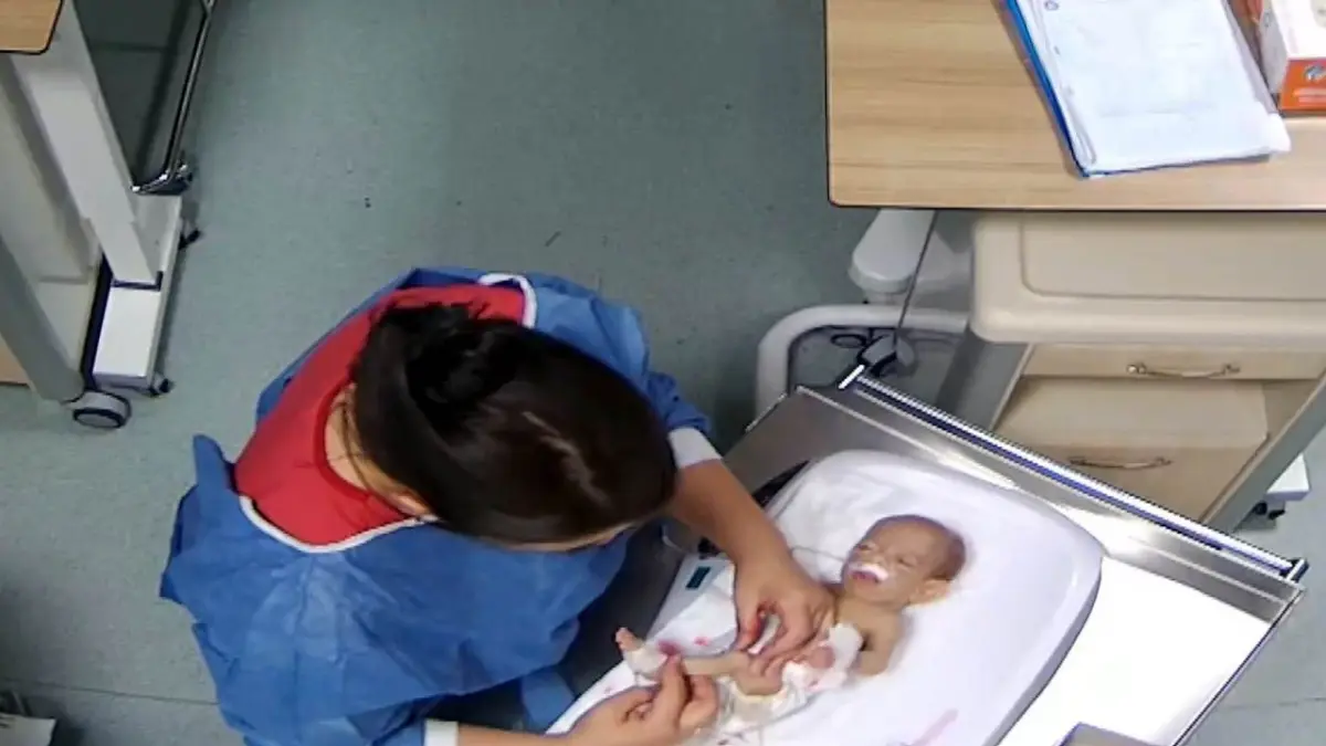 Yenidoğan bebeğe şiddet iddiasında hemşire cezaevine gönderildi haberinin görseli