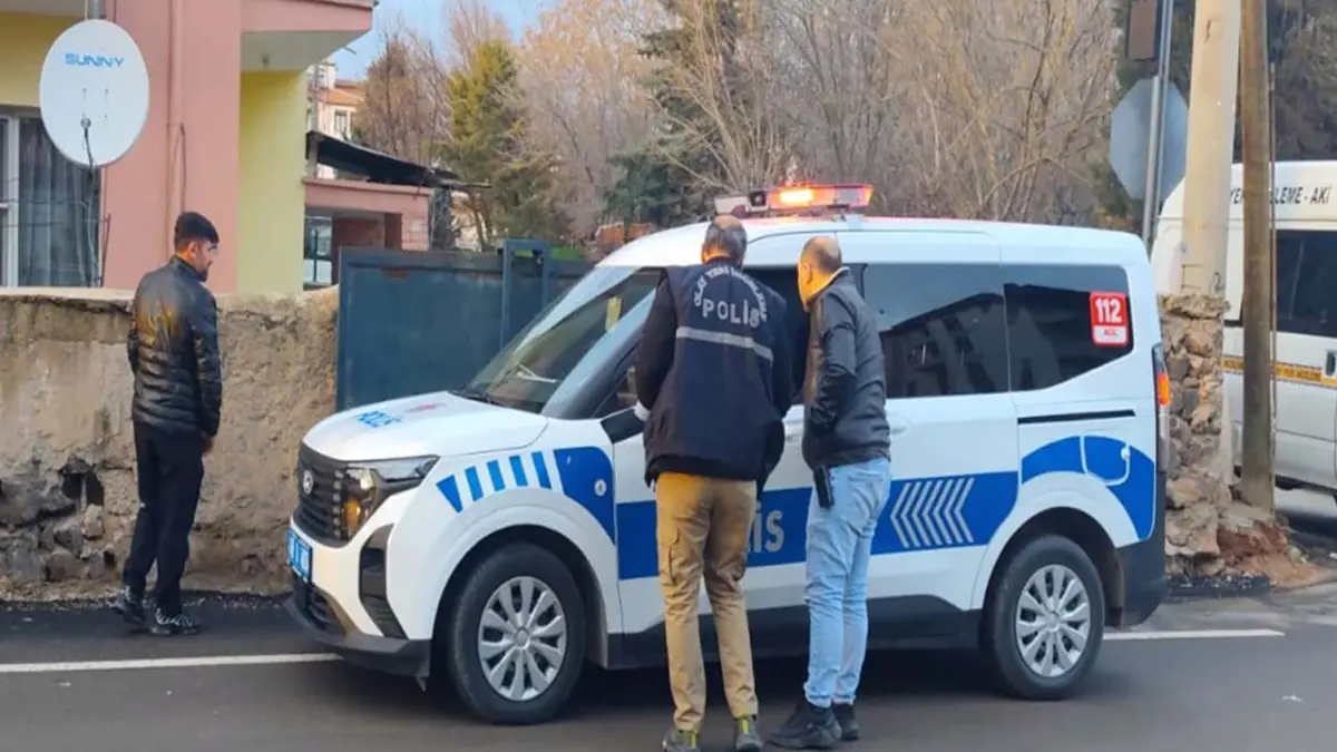 Aksaray’da akran dehşeti: Para ve sigara vermedi diye arkasından ateş açtı! haberinin görseli