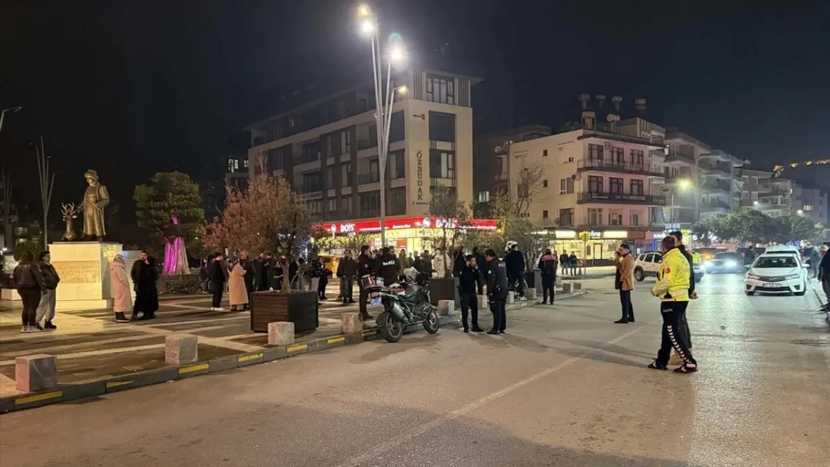 Alacak verecek kavgası: Bıçak ve zincirler havada uçuştu, 7 yaralı! haberinin görseli