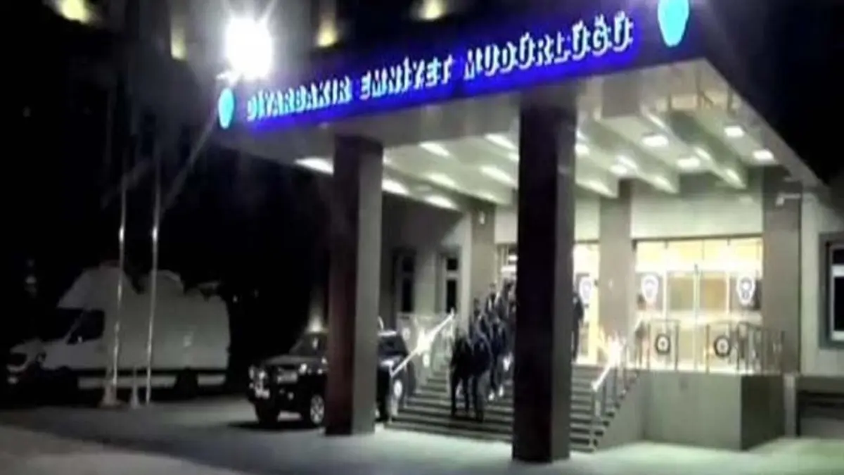 Diyarbakır Emniyeti’ne EYP’li saldırı girişimi: 13 şüpheli yakalandı! haberinin görseli