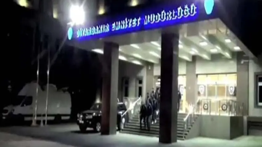 Diyarbakır Emniyeti’ne EYP’li saldırı girişimi: 13 şüpheli yakalandı! haberinin görseli