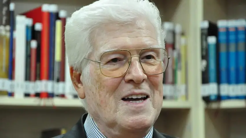 Haldun Dormen’in cenazesinde fenalaşmıştı: İzzet Günay kimdir? İzzet Günay kaç yaşında? haberinin görseli