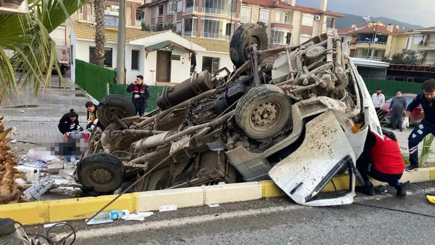 İşçi kamyoneti şarampole devrildi: 2 ölü haberinin görseli