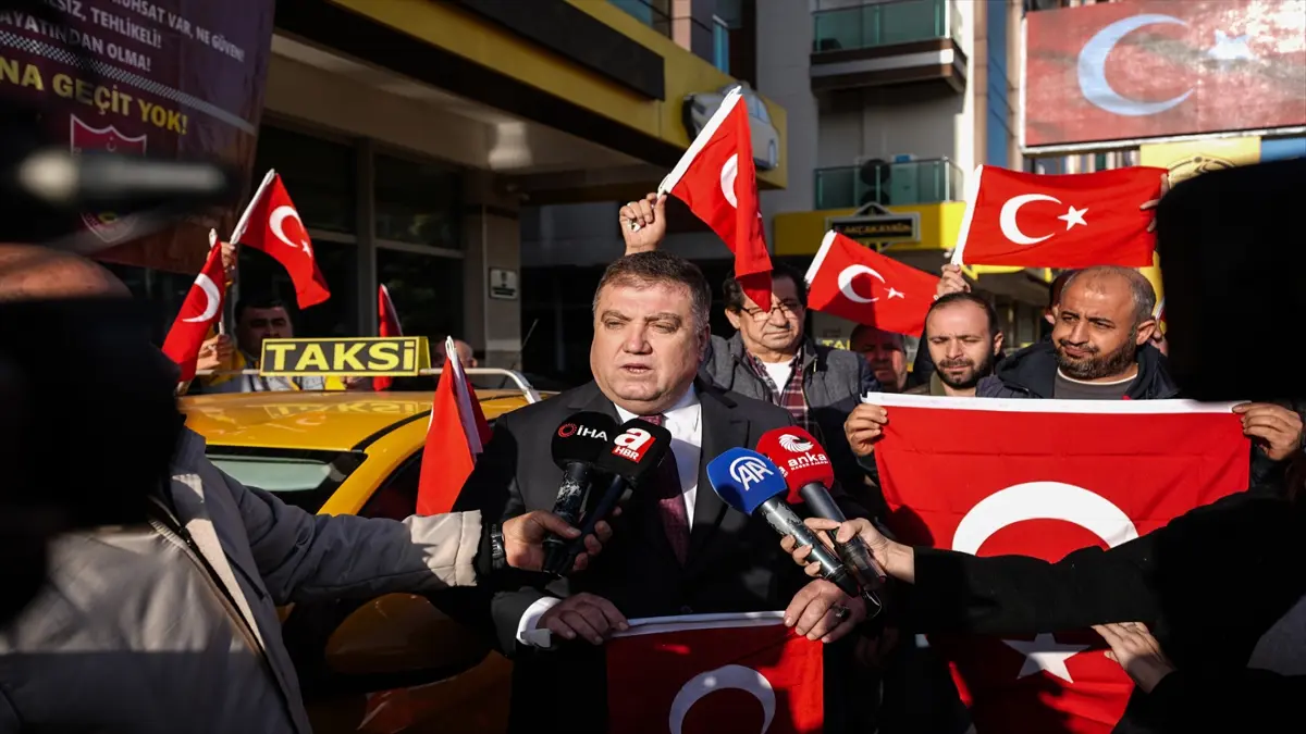 İzmir'de taksicilerden Türk bayraklı konvoy başlıklı video haberin görseli