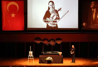 İzmir Devlet Senfoni Orkestrası sanatçısı Deniz Özasker toprağa verildi