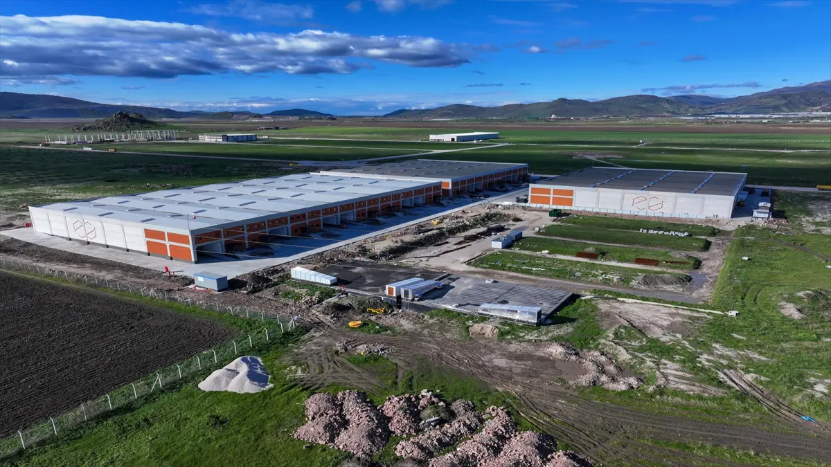 İzmir'in yeni serbest bölgesinden ilk yılda 12,5 milyon dolarlık ihracat başlıklı video haberin görseli