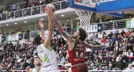  Karşıyaka son saniyede Merkezefendi’ye boyun eğdi: 83-81