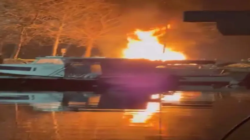 Küçükçekmece’de tekne yangını: 2 tekne kullanılamaz hale geldi haberinin görseli