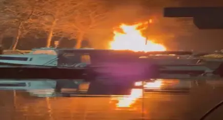 Küçükçekmece’de tekne yangını: 2 tekne kullanılamaz hale geldi