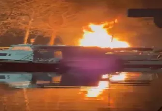 Küçükçekmece’de tekne yangını: 2 tekne kullanılamaz hale geldi