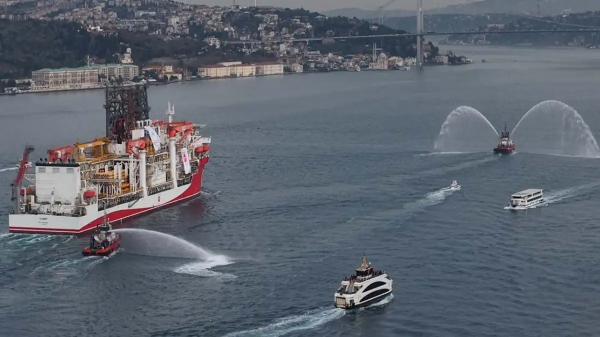 Mavi Vatan’ın 6’ncı kalesi yola çıktı: Yıldırım Sondaj Gemisi Boğaz’dan geçti! haberinin görseli
