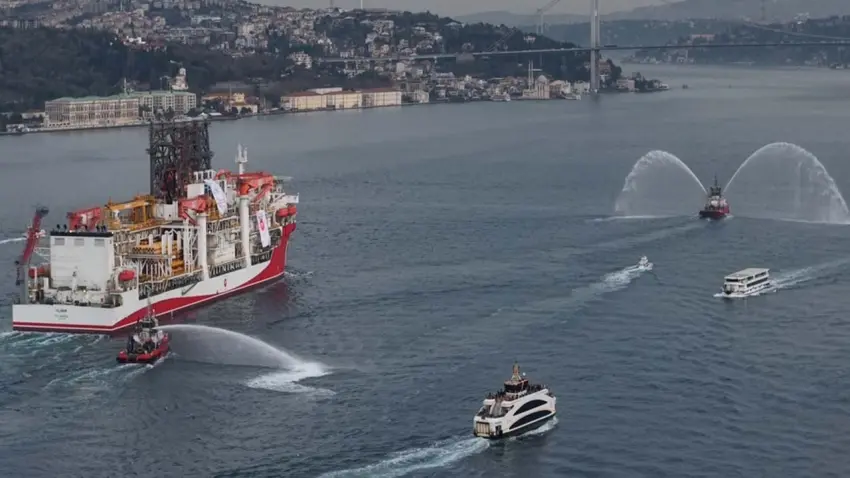 Mavi Vatan’ın 6’ncı kalesi yola çıktı: Yıldırım Sondaj Gemisi Boğaz’dan geçti! haberinin görseli