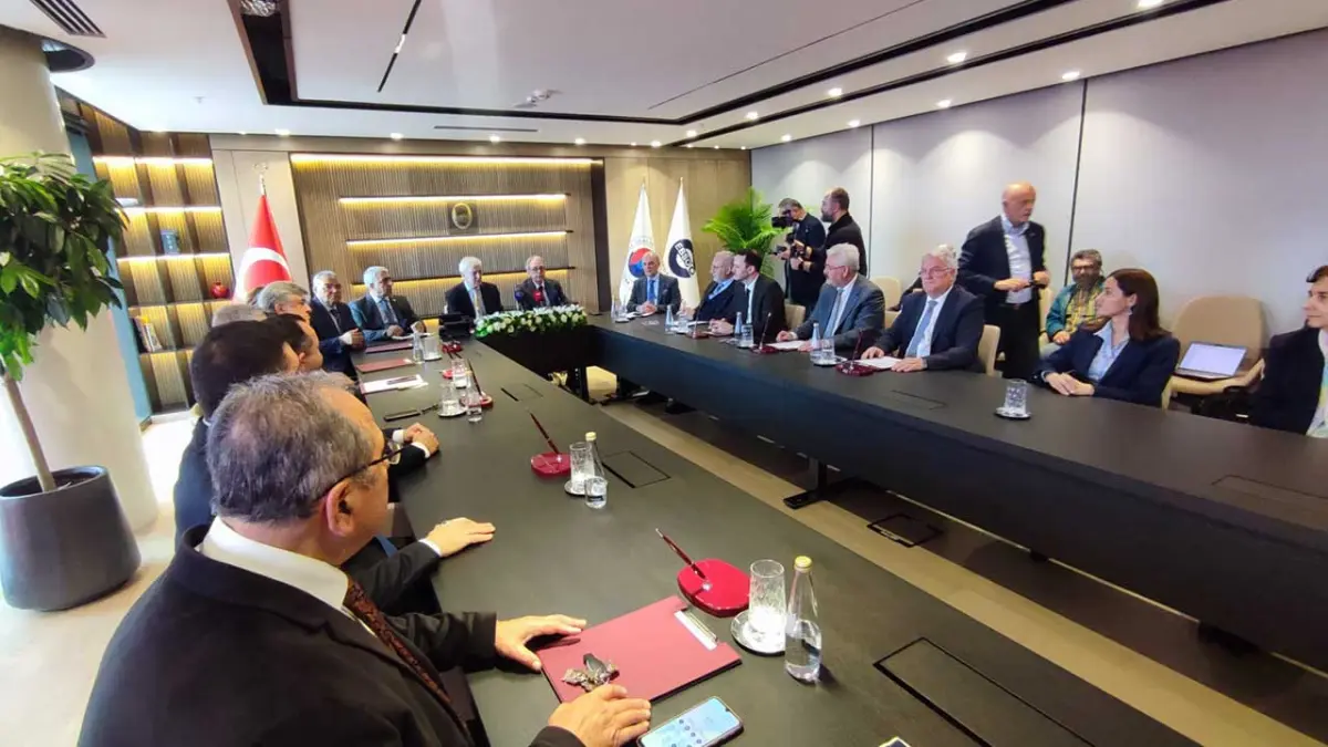 Mesleki eğitim için EBSO ve İzmir Kavram MYO güçlerini birleştirdi haberinin görseli