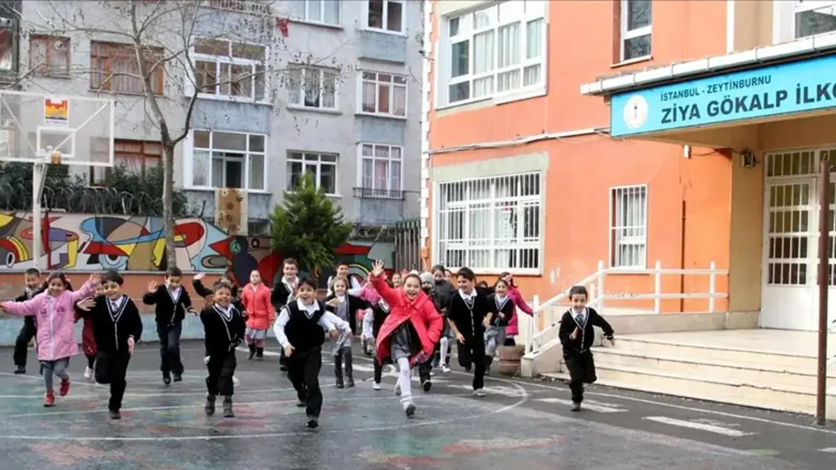 Okulların açılacağı tarih belli oldu: Sömestr tatili ne zaman bitiyor? Okullar ne zaman açılacak? haberinin görseli