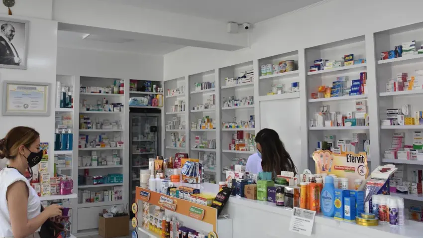 Türk Eczacıları Birliği: Hasta ile eczacı karşı karşıya haberinin görseli