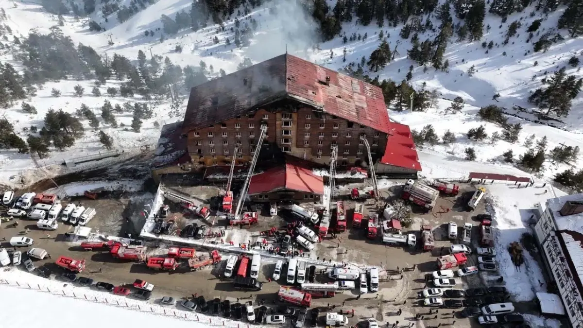 78 kişinin öldüğü otel faciasının ardından skandallar bitmiyor: Yeni otel de kaçak çıktı! haberinin görseli