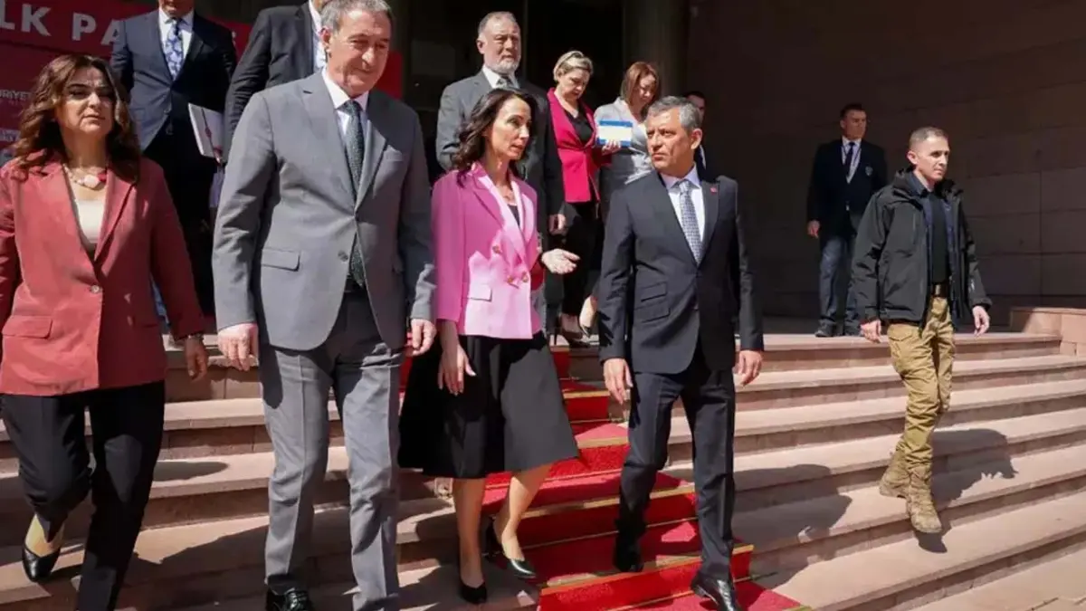 DEM Parti heyetinden Özgür Özel’e kritik ziyaret haberinin görseli