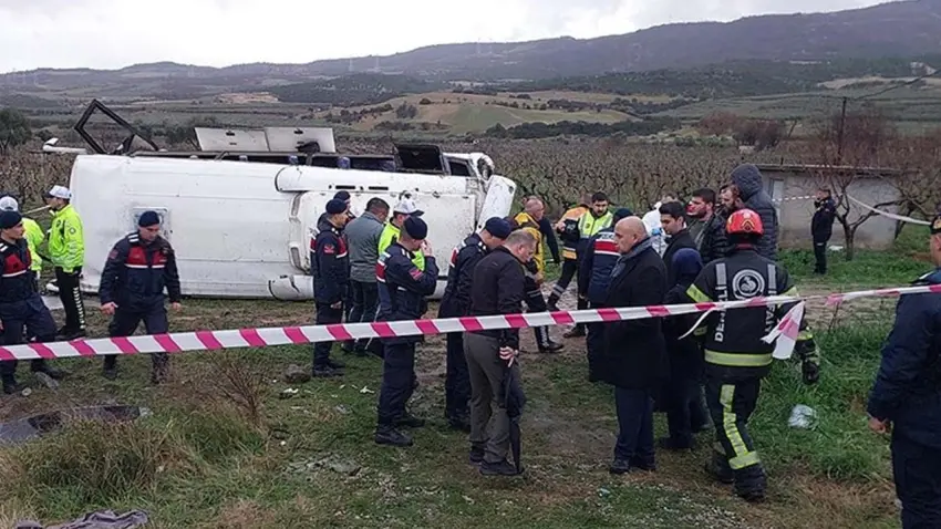 Denizli’de yolcu midibüsü şarampole devrildi: 25 yaralı haberinin görseli