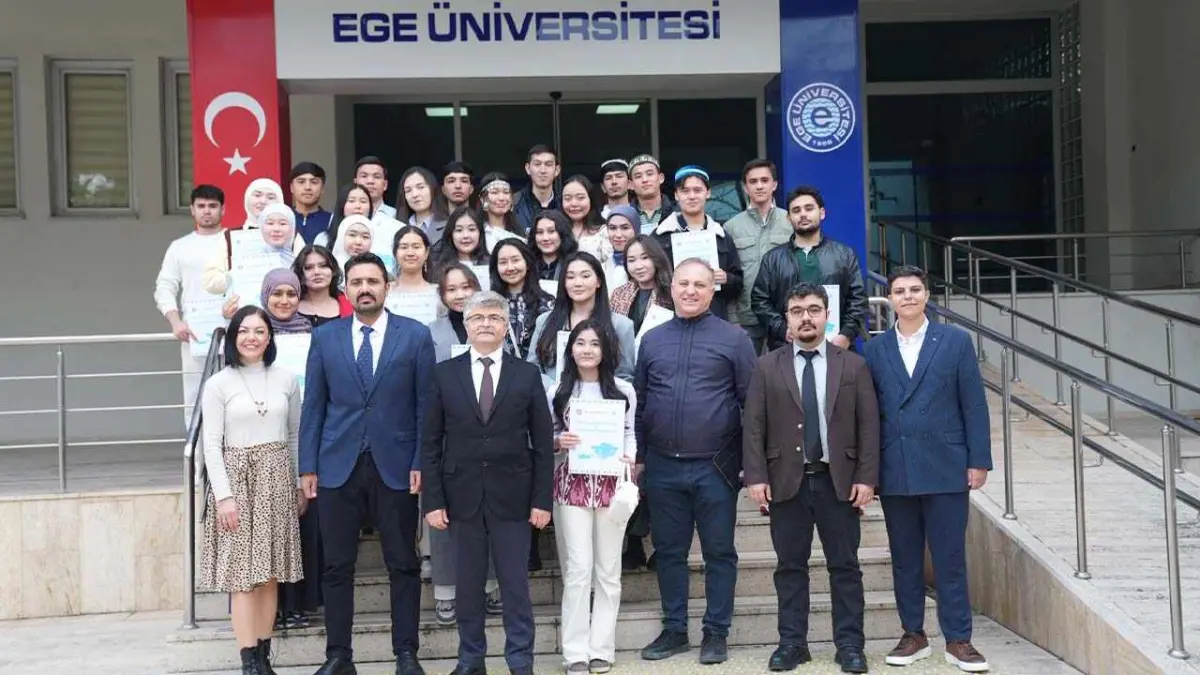 Ege Üniversitesi’nde Orhun Değişim Programı öğrencilerine veda töreni haberinin görseli