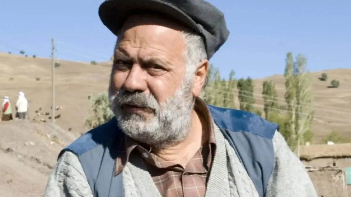 Geniş Aile dizisinin Ali Ekber’i, usta oyuncu Ali Tutal beyin kanaması geçirdi haberinin görseli