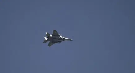 İsrail uçaklarından Suriye’de tarım arazilerine bilinmeyen madde