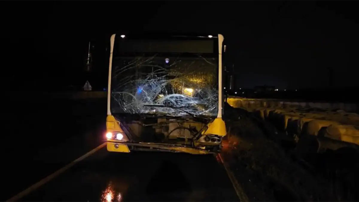 İstanbul’da ölümlü kaza: İETT otobüsü hafif ticari araçla çarpıştı haberinin görseli