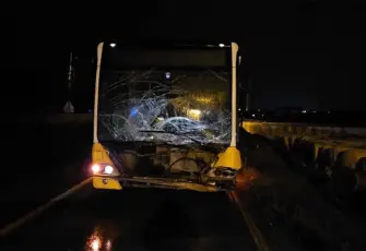 İstanbul’da ölümlü kaza: İETT otobüsü hafif ticari araçla çarpıştı
