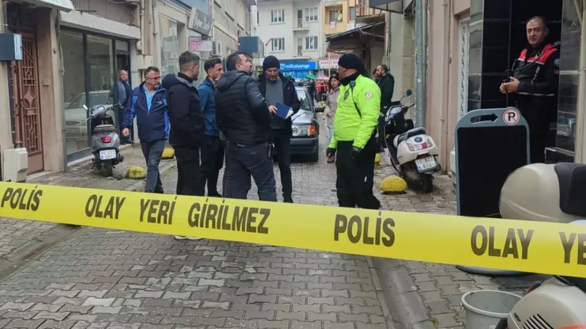 İzmir’de emlak ofisinde silahlı kavga: 2 kişi ağır yaralandı