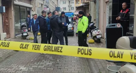 İzmir’de emlak ofisinde silahlı kavga: 2 kişi ağır yaralandı