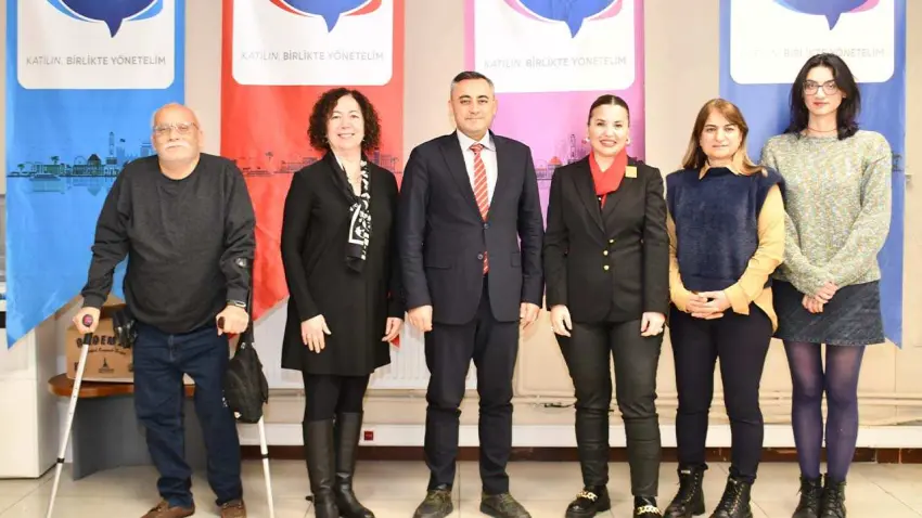 İzmir’de Yerel Demokrasi ve Sivil Toplum Paneli düzenleniyor