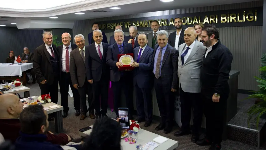 İzmir Otel Pansiyon ve İşçileri Odası’nda Veral güven tazeledi: Birlik ve beraberlik mesajı verildi