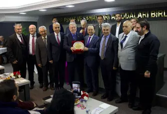 İzmir Otel Pansiyon ve İşçileri Odası’nda Veral güven tazeledi: Birlik ve beraberlik mesajı verildi