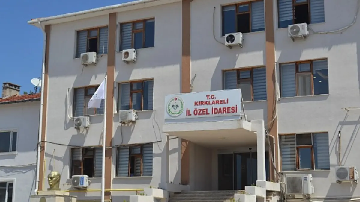 Kamu kurumuna yapılan ziyareti gizlice fotoğraflayıp basına verdi!  haberinin görseli