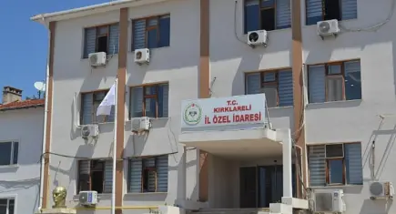 Kamu kurumuna yapılan ziyareti gizlice fotoğraflayıp basına verdi! 