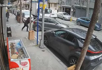 Şişli’de kaza: Fren yerine gaza bastı, kuaföre girdi