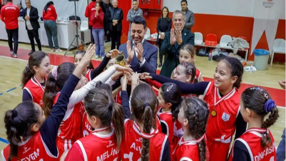 Bayraklı’da yarıyıl tatili sporla geçiyor haberinin görseli