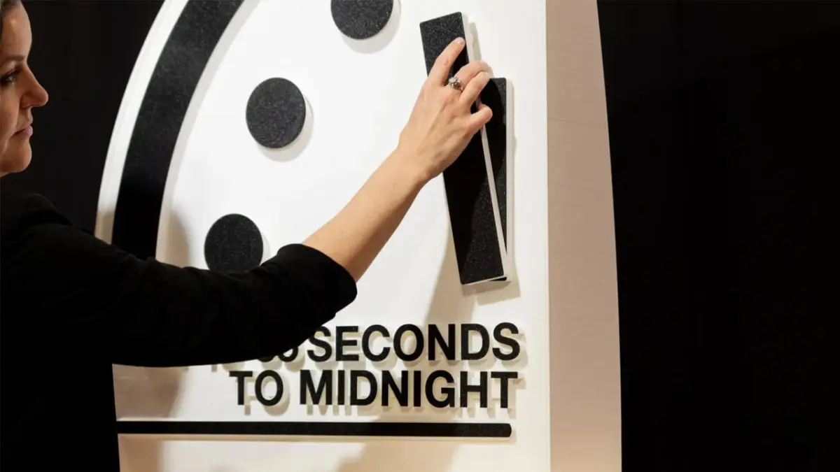 Bilim insanları uyardı! Kıyamet Saati yeniden ayarlandı: Gece yarısına 85 saniye kaldı haberinin görseli