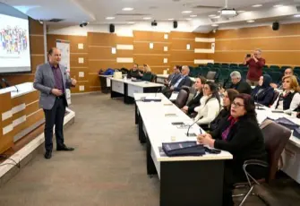 Bornova’da muhtarlar için akademik eğitim süreci sürüyor