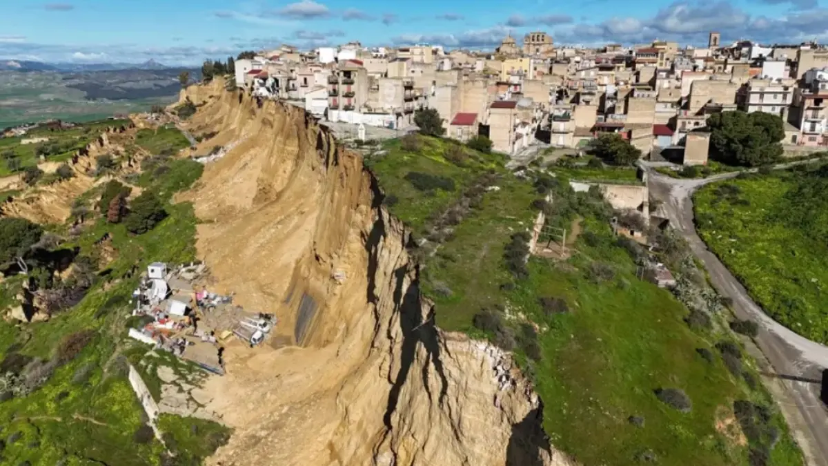 Harry Kasırgası Sicilya'yı vurdu: 4 kilometrelik yamaç çöktü, 1,5 milyar euro zarar haberinin görseli