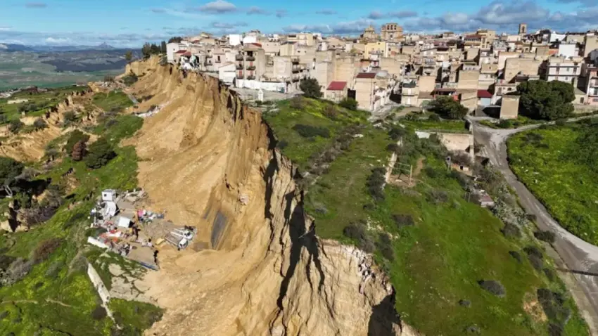 Harry Kasırgası Sicilya'yı vurdu: 4 kilometrelik yamaç çöktü, 1,5 milyar euro zarar