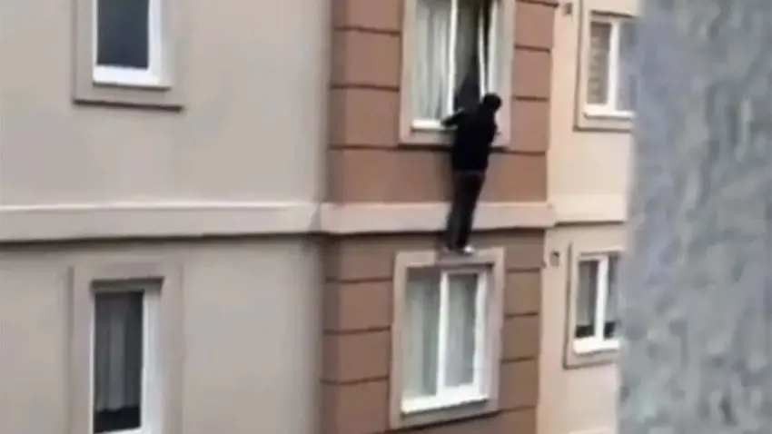 İstanbul’da korku dolu anlar: Ailesi eve gelince panikleyen genç çift camdan atladı  haberinin görseli