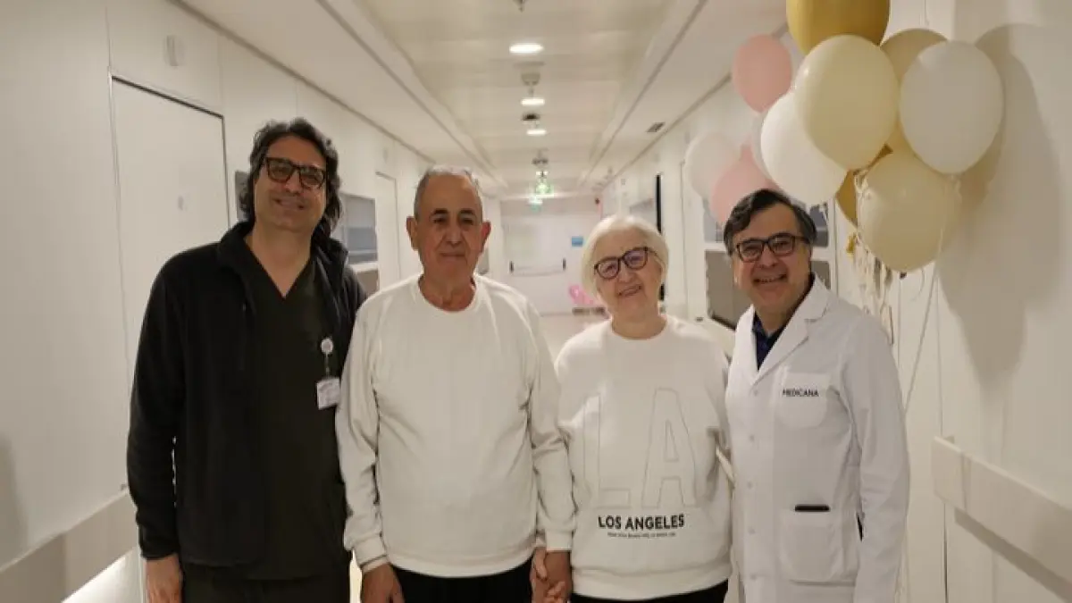 Yarım asırlık çift, modern cerrahiyle 24 saatte hayata döndü haberinin görseli