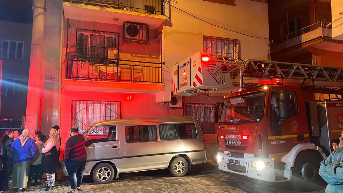 Buca’daki yangına itfaiye ekiplerinden hızlı müdahale haberinin görseli